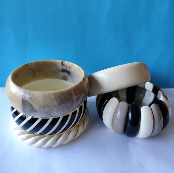 Jewelry | Vintage Bangles 5 Pieces Cream Marble And Black White Strip ...